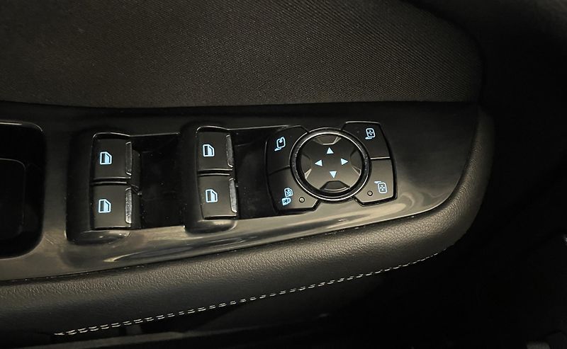 Ford S-MAX Titanium 132kW AT AWD, 7 MÍST - fotka 23 z 31