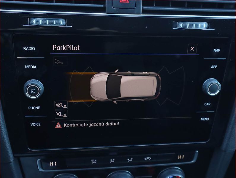 Volkswagen Golf (2019) 1.6 TDI, Automat, Navi - fotka 21 z 21