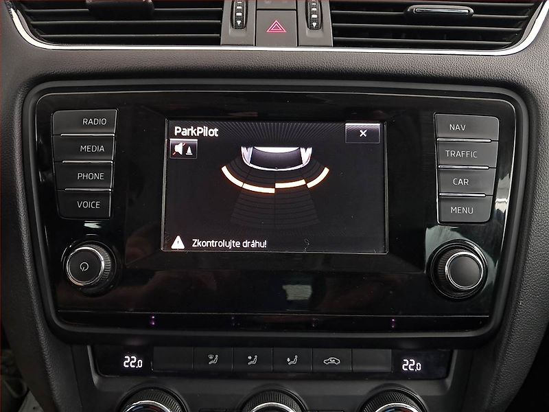 Škoda Octavia (2014) Ambition 1.6 TDI, Serv.kniha - fotka 16 z 19