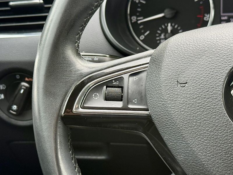 Škoda Octavia (2014) 1.8 TSI 132 kW ELEGANCE - fotka 13 z 19