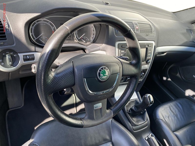 Škoda Octavia (2011) 2.0TSi, RS, xenon - fotka 12 z 16