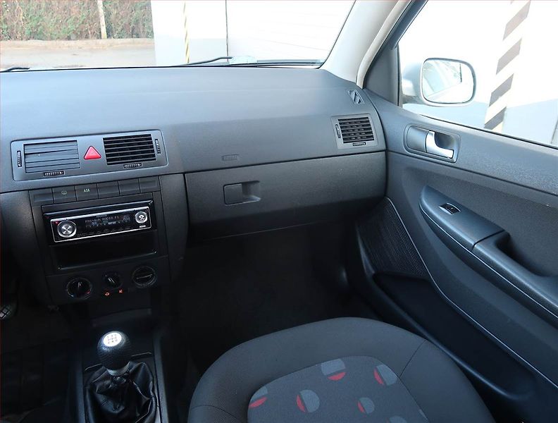 Škoda Fabia (2003) 1.9 TDI, po STK, Tažné, Klima - fotka 8 z 16