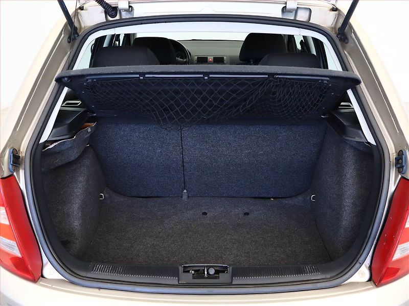 Škoda Fabia (2005) 1.2 12V, Klima, zamluveno - fotka 11 z 12