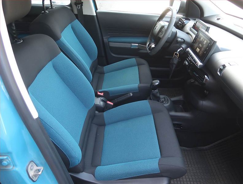 Citroën C4 Cactus (2018) 1.2 PureTech, Tempomat - fotka 9 z 15
