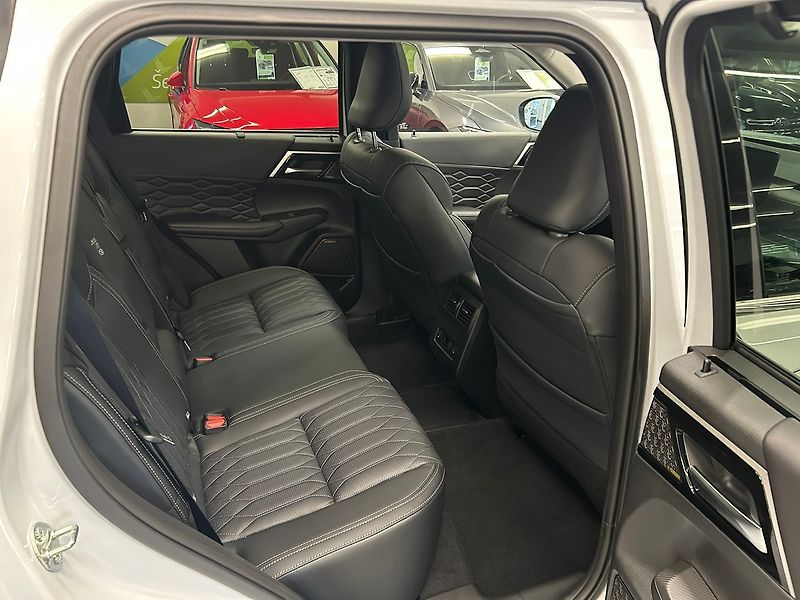 Mitsubishi Outlander (2025) 2.4 PHEV Instyle | 8 let | Nov - fotka 36 z 67