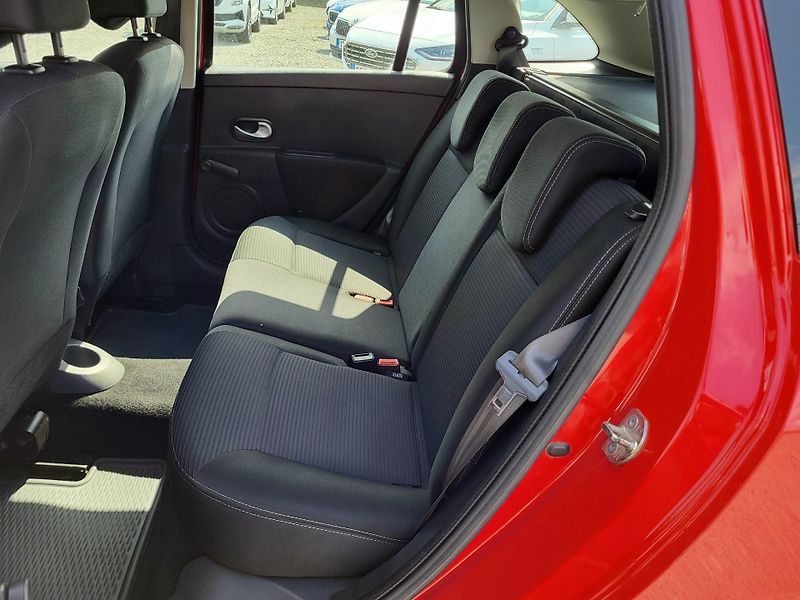 Renault Clio GRANDTOUR 1.2 i 16V ČR 1.majit - fotka 8 z 40