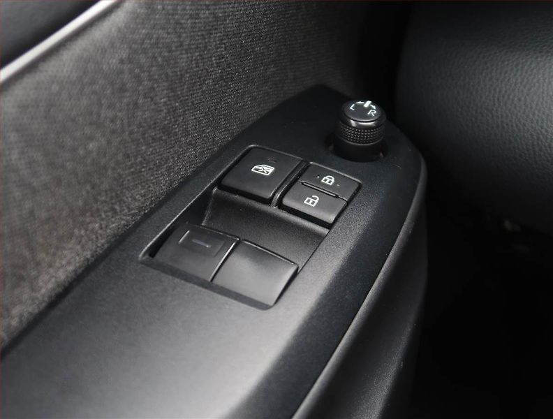 Toyota Yaris (2021) 1.5 VVT-i, Automat, Serv.kniha - fotka 16 z 20