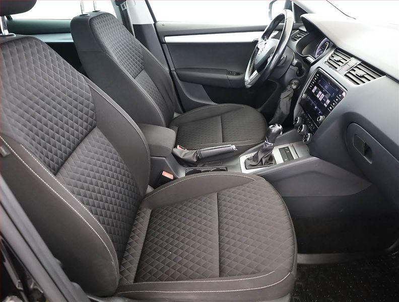 Škoda Octavia (2017) 1.4 TSI, Automat, Navi - fotka 7 z 20