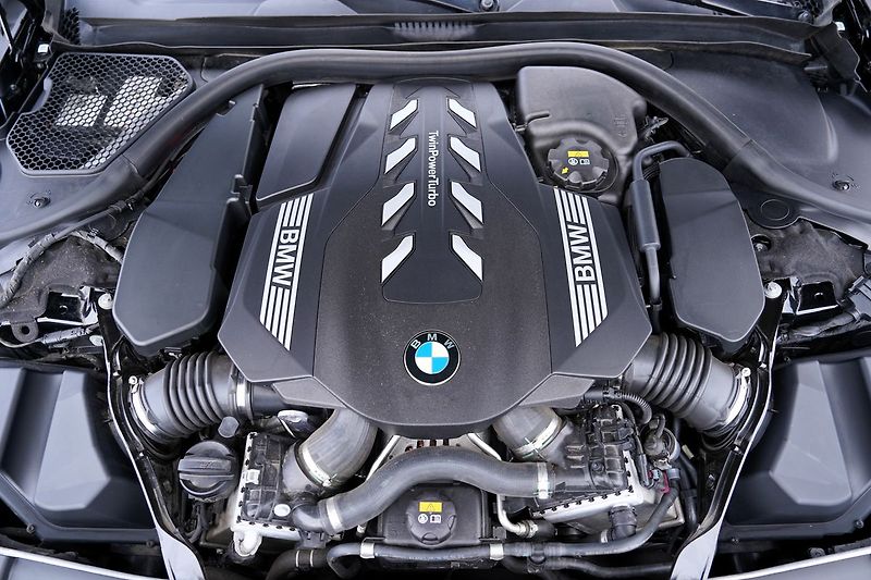 BMW Řada 7 750Li xDrive Individual/ČR - fotka 10 z 49