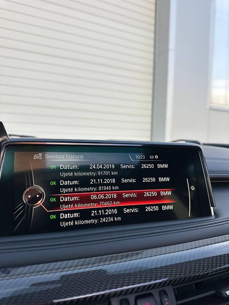 BMW X6 (2015) M50D F16 3.0D XDRIVE 360 - fotka 32 z 37