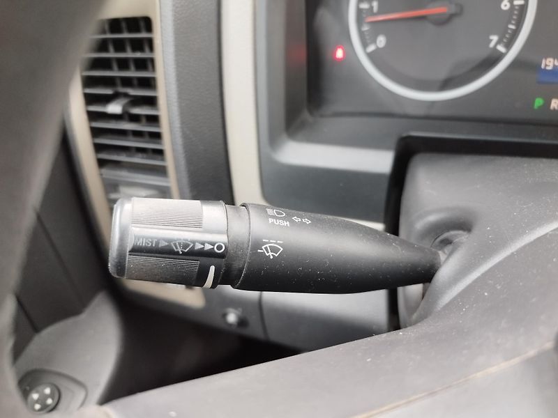Dodge RAM (2012) 5,7HEMI,V8,4X4,ALU,TAŽNÝ - fotka 23 z 26