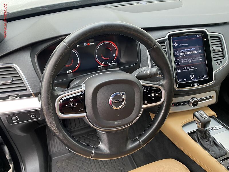 Volvo XC90 (2016) 2.0 D, Momentum, AT - fotka 12 z 20
