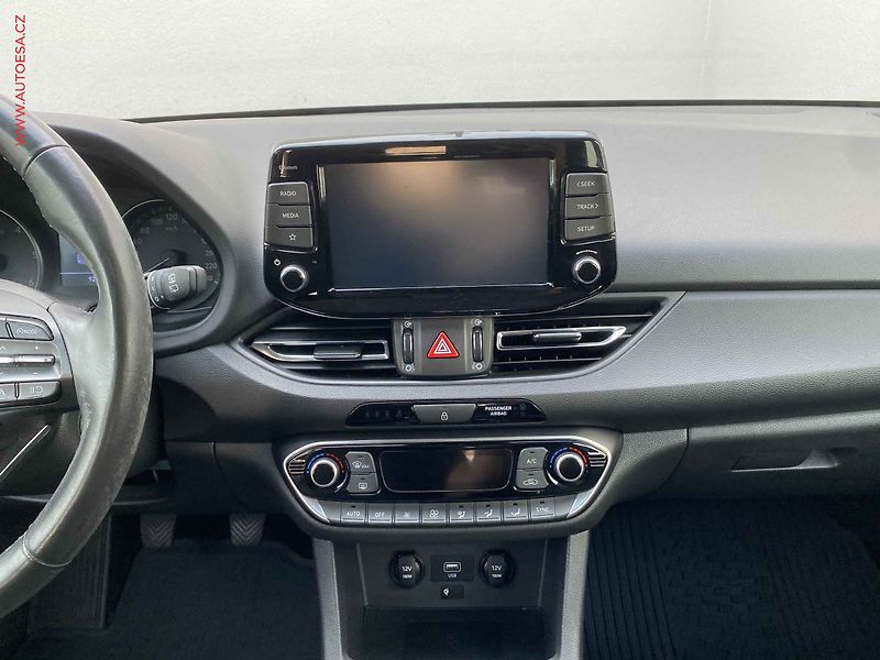 Hyundai i30 (2021) 1.6 CRDi, ČR, LED,, temp - fotka 12 z 17