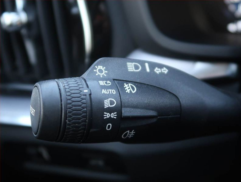 Volvo V60 (2018) D3 2.0, Automat, Serv.kniha - fotka 18 z 24