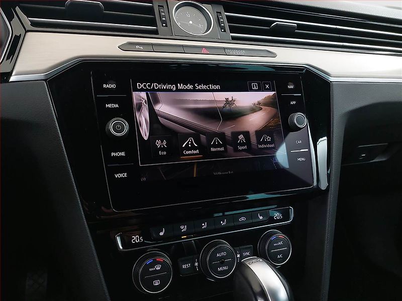 Volkswagen Passat (2018) 2.0 TDI, Automat, Kůže, Navi - fotka 17 z 19