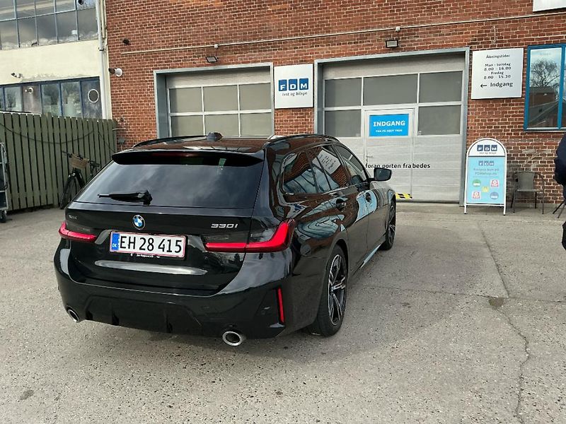 BMW Řada 3 330i xDrive Touring - fotka 3 z 16
