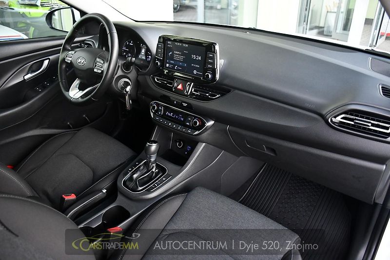 Hyundai i30 1,6CRDi STYLE AUTOMAT - fotka 15 z 48