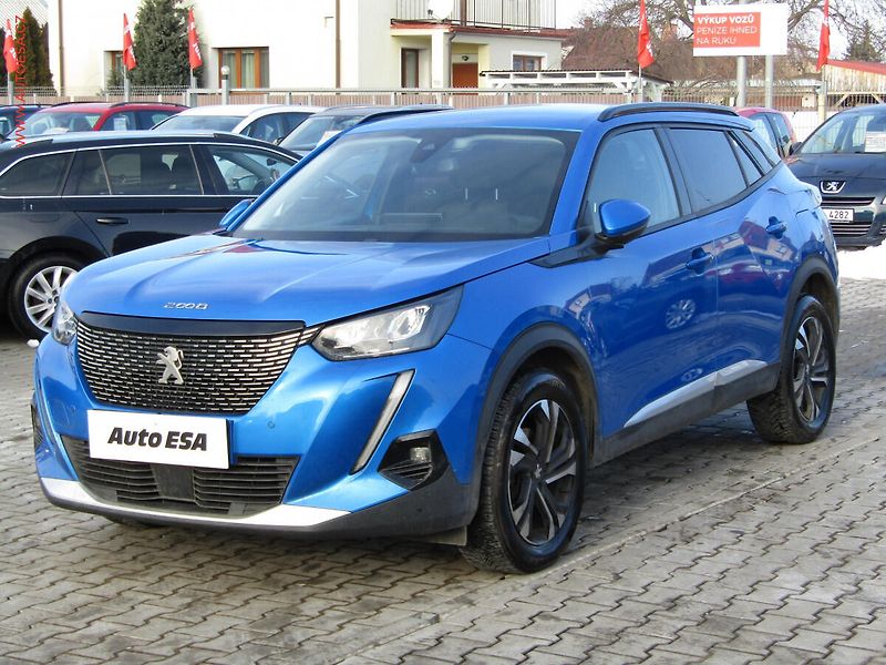 Peugeot 2008 (2021) 1.5 HDi, ČR, Allure, navi - fotka 3 z 21