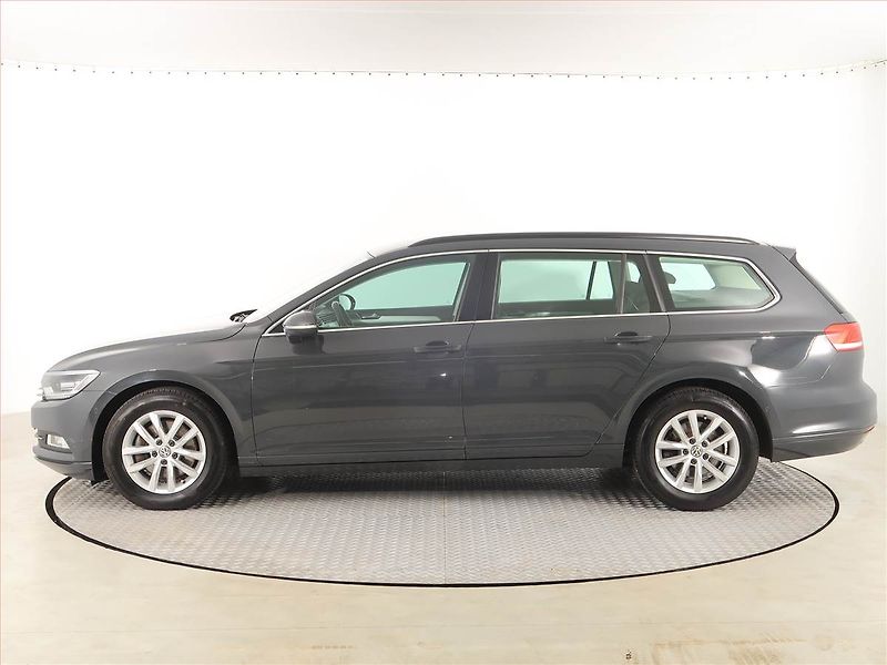 Volkswagen Passat (2019) 2.0 TDI, Tempomat - fotka 3 z 17