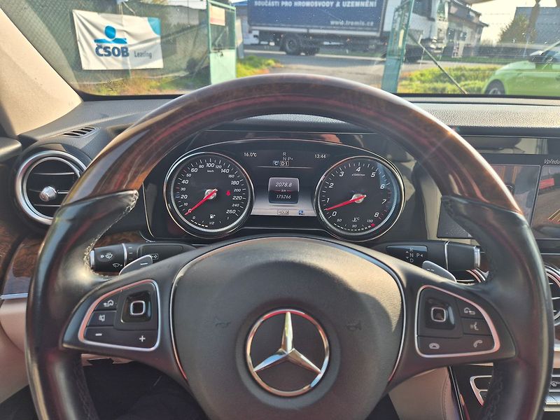 Mercedes-Benz Třídy E 4MATIC Avantgarde - fotka 15 z 28