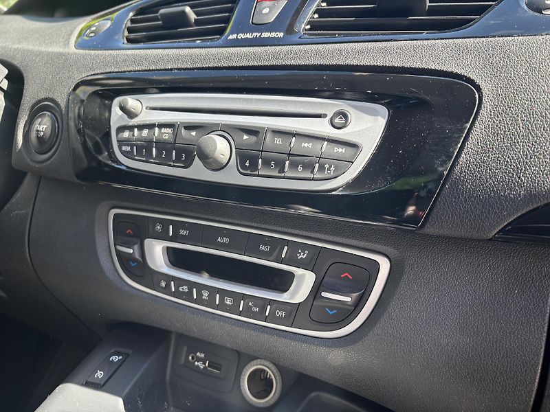 Renault Scénic 1.6 dCi BOSE Edition - fotka 24 z 27