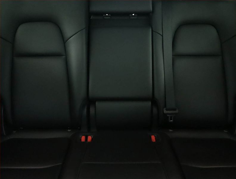 Tesla Model Y (2022) Long Range AWD 75kWh, SoH 89% - fotka 10 z 23