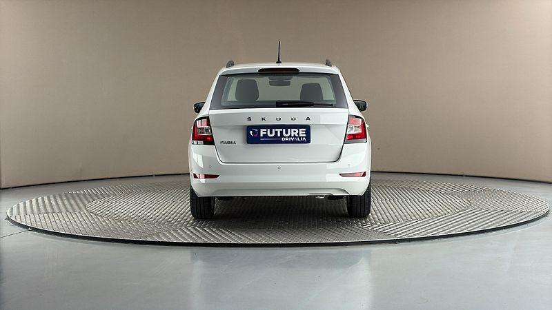 Škoda Fabia 1.0 TSI Ambition Combi - fotka 5 z 23