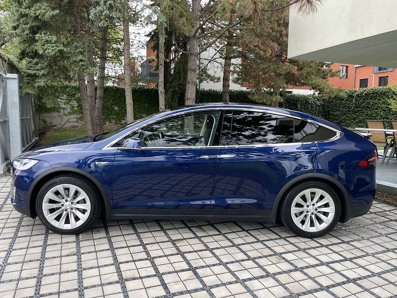 Tesla Model X 90D AWD, 7míst, tažné zařízení - fotka 4 z 43