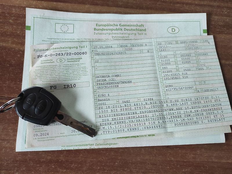 Škoda Octavia 2.0 Ambiente Combi - fotka 17 z 17