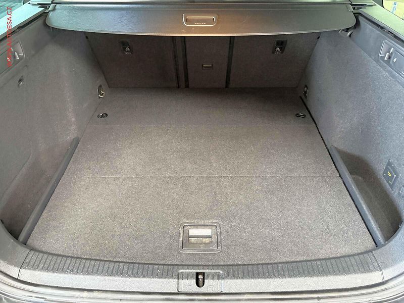 Volkswagen Golf (2016) 2.0 TDi, GTD, bixen, panor - fotka 7 z 17