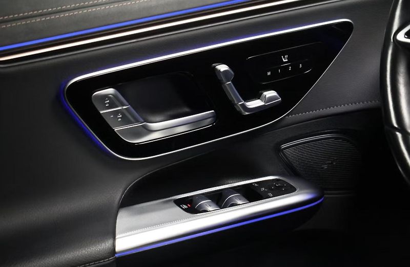 Mercedes-Benz EQE 350 AMG Kam Vzduch BLIS LED - fotka 14 z 21