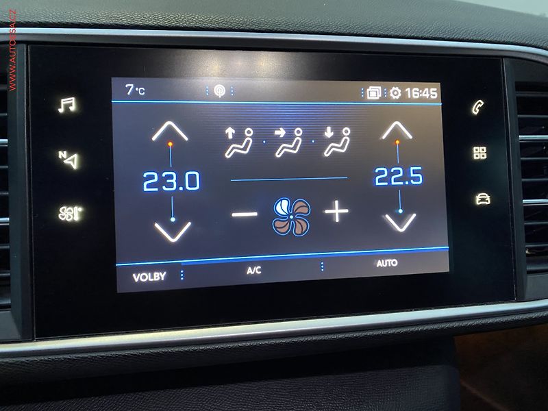 Peugeot 308 (2019) 1.5 HDi, navi, panorama - fotka 15 z 18