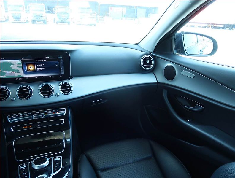 Mercedes-Benz Třídy E (2017) E 220 d - fotka 8 z 27