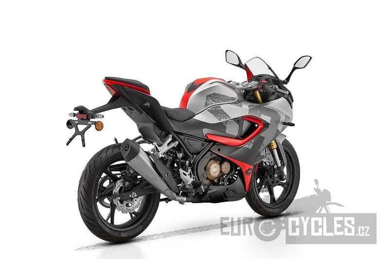 QJ Motor SRK 125 R (2026) - fotka 6 z 17