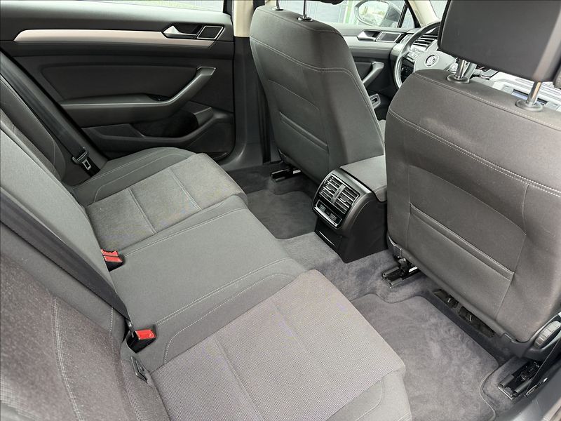 Volkswagen Passat 2.0 TDI Comfortline - fotka 20 z 20