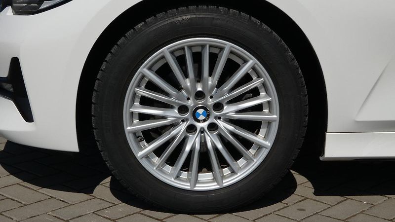 BMW Řada 3 318d Touring - fotka 21 z 22