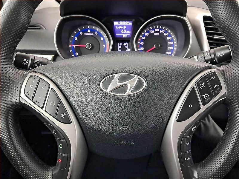 Hyundai i30 (2014) 1.6 MPI, Tempomat - fotka 16 z 16