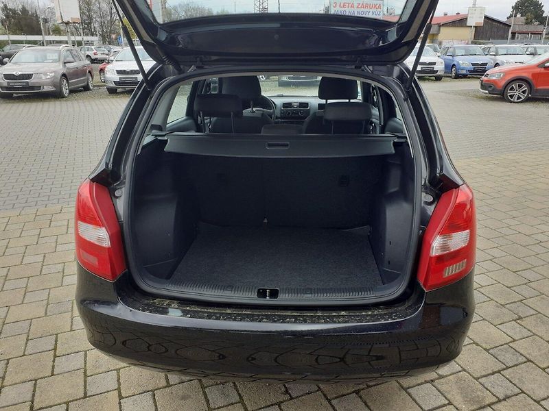 Škoda Fabia (2011) KOMBI 1.4 16V - fotka 14 z 28