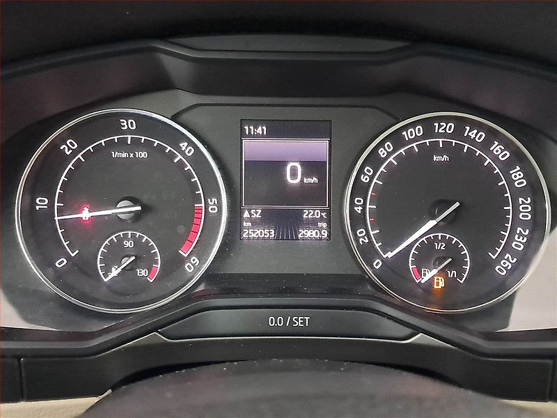 Škoda Superb (2016) 2.0 TDI, Navi, Bi-Xenony - fotka 11 z 17