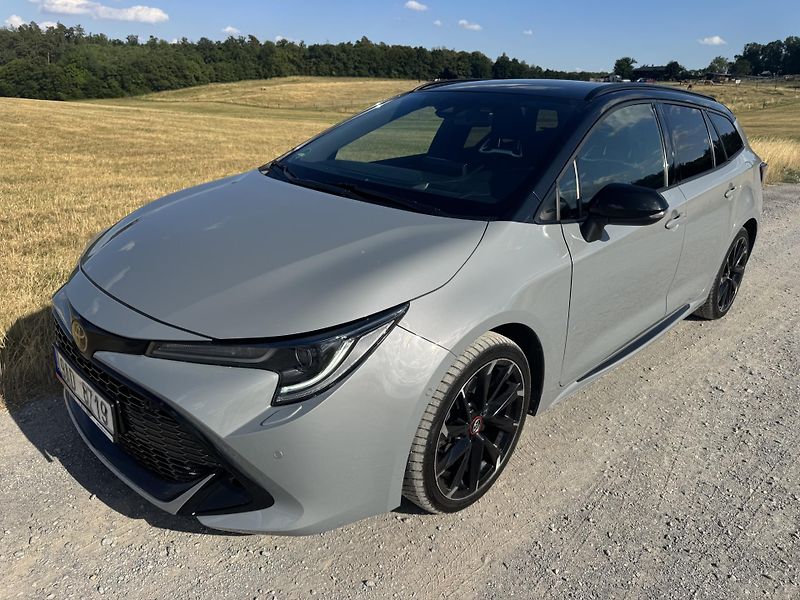 Toyota Corolla (2022) GR SPORT 2.0 HYBRID 135kW ČR - fotka 1 z 28