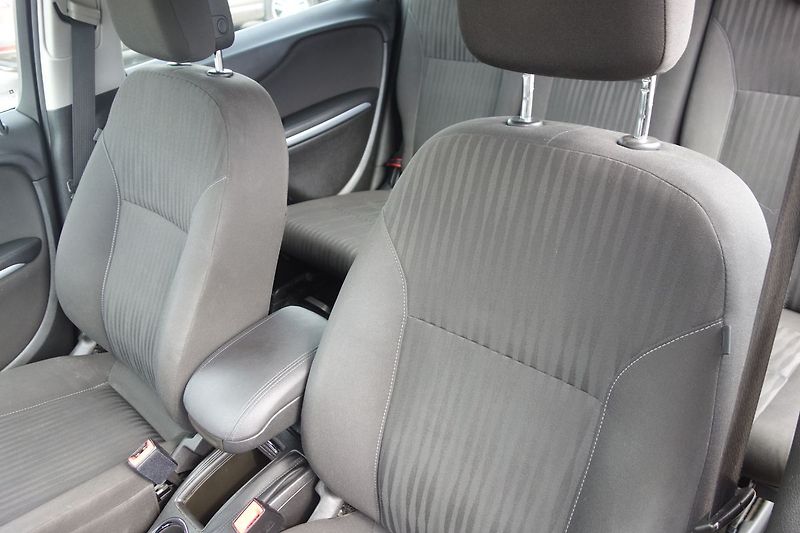 Opel Zafira 2,0DCi 96kW ČR ! 7 MÍST ! - fotka 21 z 38