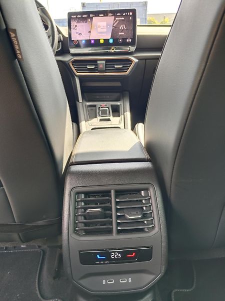 Cupra Formentor (2023) Velmi pěkné a udržované auto  - fotka 15 z 17