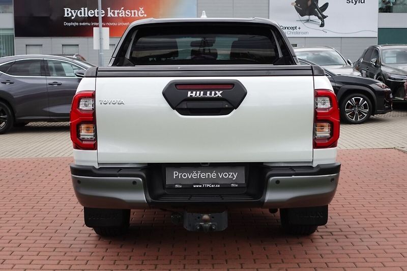Toyota Hilux 2,8 D4-D Invincible Sport A/T - fotka 5 z 34