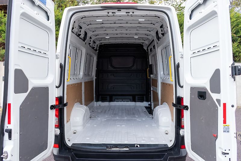 Volkswagen Crafter 2.0 TDI L2H2*MIRROR-LINK*DPH* - fotka 24 z 28