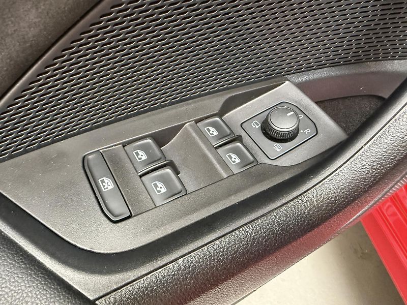 Škoda Octavia 2.0 TSI 180kW DSG RS - fotka 10 z 13