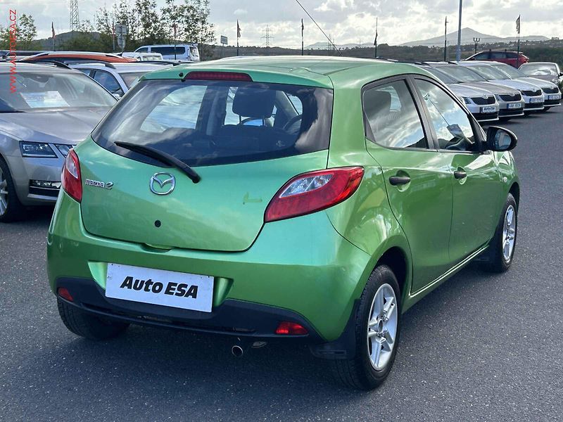 Mazda 2 (2009) 1.4i, 2.maj,ČR, AC - fotka 4 z 15