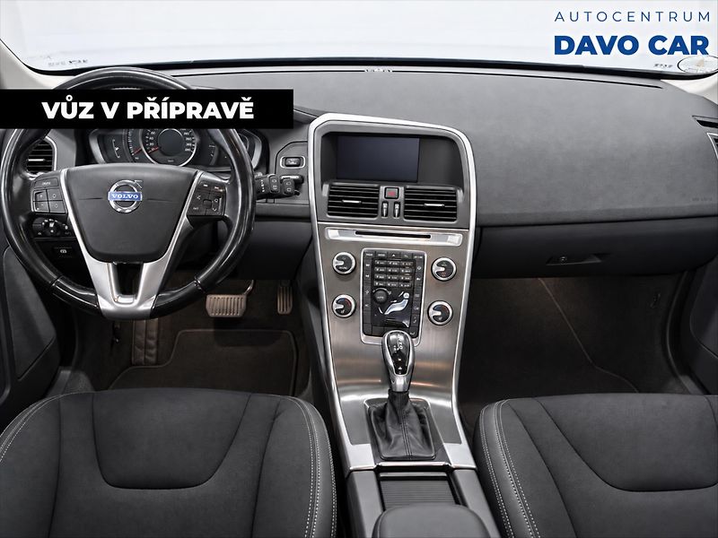 Volvo XC60 2,4 D5 158kW AWD Aut. Momentum - fotka 5 z 12