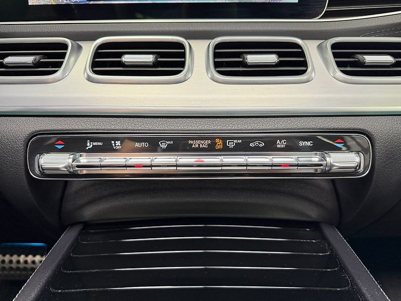 Mercedes-Benz GLS d 4MATIC AMG, MASÁŽE, BURMESTE - fotka 25 z 35
