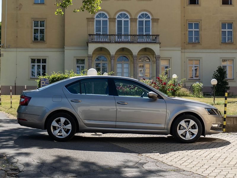 Škoda Octavia 1.4 TSI 110 kW Tažné CarPlay - fotka 4 z 28