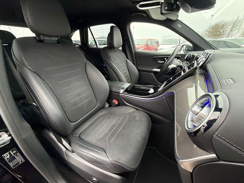 Mercedes-Benz GLC 220d AMG 4MATIC - fotka 30 z 31